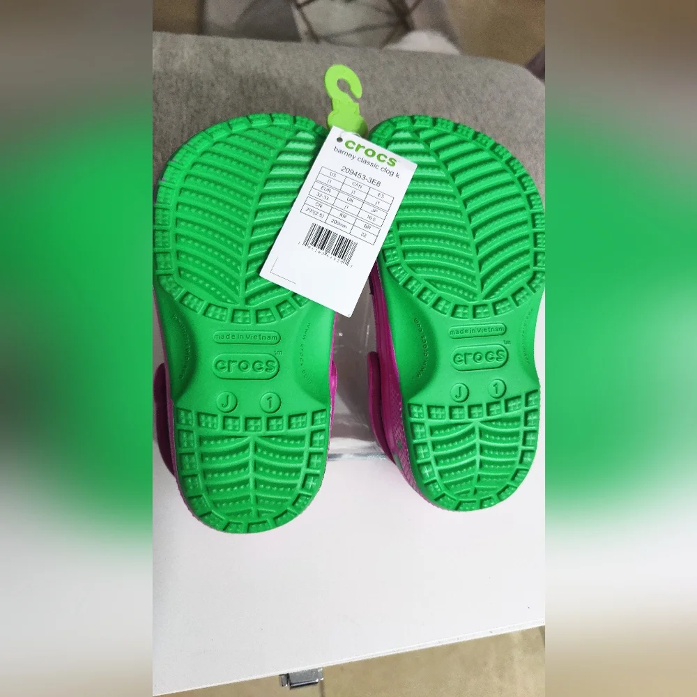 Crocs Kids' Barney Classic Clog Limited Edition Big Kids Size J4 New‎ With Tags